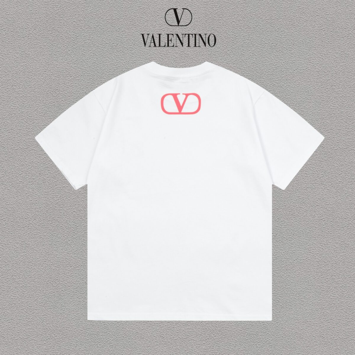 P80 Valentino/华伦天奴 立体硅胶Logo字母简约百搭短袖T恤男女同款 吊牌 领标 水洗唛 三标齐全 定织定染280克精梳棉面料 尺码：S-XXL 颜色：黑色，白色