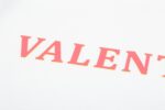 P80 Valentino/华伦天奴 立体硅胶Logo字母简约百搭短袖T恤男女同款 吊牌 领标 水洗唛 三标齐全 定织定染280克精梳棉面料 尺码：S-XXL 颜色：黑色，白色