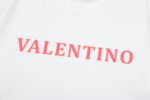 P80 Valentino/华伦天奴 立体硅胶Logo字母简约百搭短袖T恤男女同款 吊牌 领标 水洗唛 三标齐全 定织定染280克精梳棉面料 尺码：S-XXL 颜色：黑色，白色