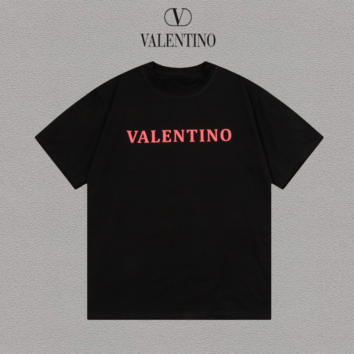 P80 Valentino/华伦天奴 立体硅胶Logo字母简约百搭短袖T恤男女同款 吊牌 领标 水洗唛 三标齐全 定织定染280克精梳棉面料 尺码：S-XXL 颜色：黑色，白色