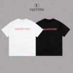 P80 Valentino/华伦天奴 立体硅胶Logo字母简约百搭短袖T恤男女同款 吊牌 领标 水洗唛 三标齐全 定织定染280克精梳棉面料 尺码：S-XXL 颜色：黑色，白色