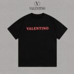 P80 Valentino/华伦天奴 立体硅胶Logo字母简约百搭短袖T恤男女同款 吊牌 领标 水洗唛 三标齐全 定织定染280克精梳棉面料 尺码：S-XXL 颜色：黑色，白色