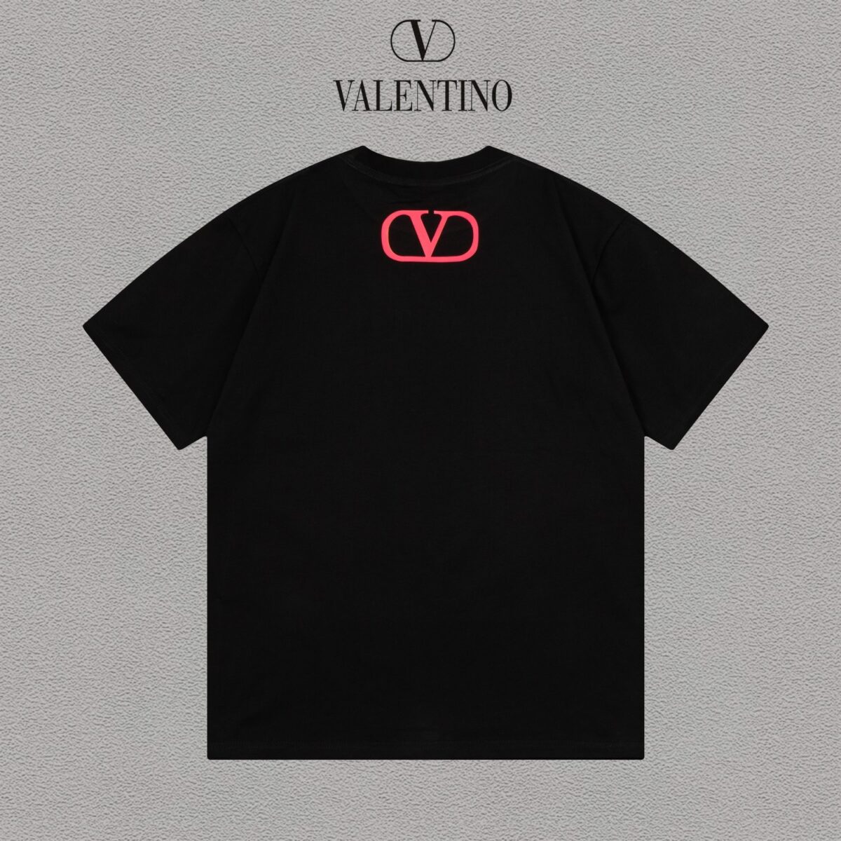 P80 Valentino/华伦天奴 立体硅胶Logo字母简约百搭短袖T恤男女同款 吊牌 领标 水洗唛 三标齐全 定织定染280克精梳棉面料 尺码：S-XXL 颜色：黑色，白色
