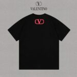 P80 Valentino/华伦天奴 立体硅胶Logo字母简约百搭短袖T恤男女同款 吊牌 领标 水洗唛 三标齐全 定织定染280克精梳棉面料 尺码：S-XXL 颜色：黑色，白色
