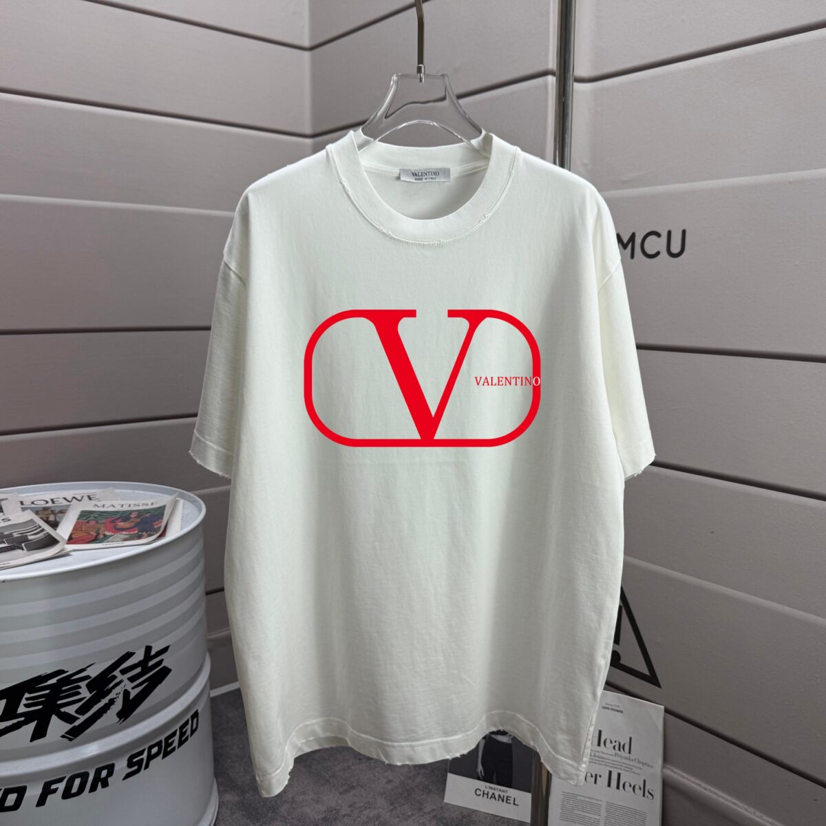 weigou_222736_0_87c57ee4fc P80 VALENTIN* 华伦天*奴 2026春夏新款 洗水磨破320克圆领短袖tee 男女同款宽松版 颜色 :洗水黑 洗水白 洗水灰 褐色 尺码 :S M L XL XXL 尺码: S (90-130斤) M (120-150斤) L (140-165斤) XL (160-180斤) XXL (180-210斤)