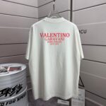 weigou_222736_1_0c550339d8 P80 VALENTIN* 华伦天*奴 2026春夏新款 洗水磨破320克圆领短袖tee 男女同款宽松版 颜色 :洗水黑 洗水白 洗水灰 褐色 尺码 :S M L XL XXL 尺码: S (90-130斤) M (120-150斤) L (140-165斤) XL (160-180斤) XXL (180-210斤)