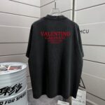 P80 VALENTIN* 华伦天*奴 2026春夏新款 洗水磨破320克圆领短袖tee 男女同款宽松版 颜色 :洗水黑 洗水白 洗水灰 褐色 尺码 :S M L XL XXL 尺码： S （90-130斤） M （120-150斤） L （140-165斤） XL （160-180斤） XXL （180-210斤）