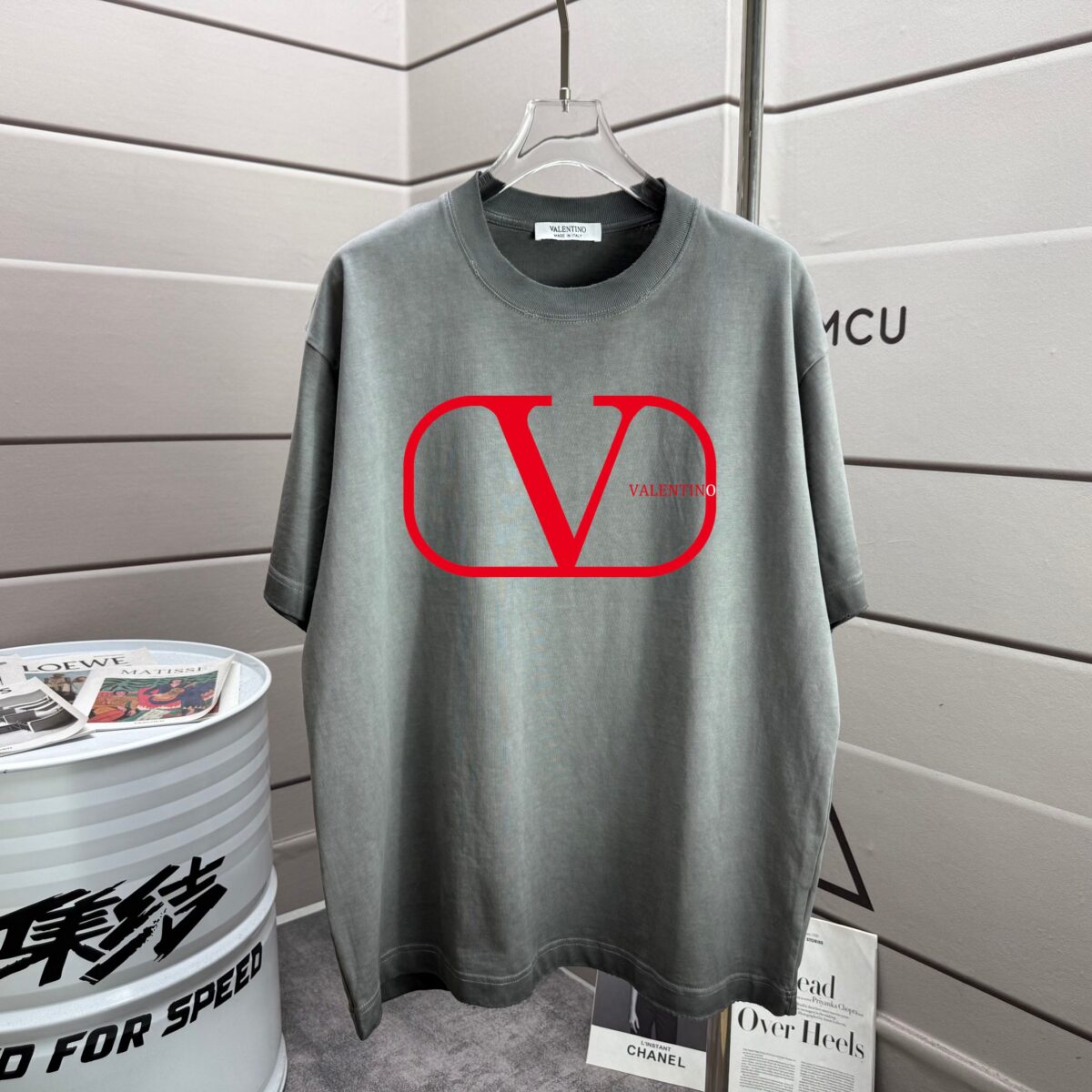P80 VALENTIN* 华伦天*奴 2026春夏新款 洗水磨破320克圆领短袖tee 男女同款宽松版 颜色 :洗水黑 洗水白 洗水灰 褐色 尺码 :S M L XL XXL 尺码： S （90-130斤） M （120-150斤） L （140-165斤） XL （160-180斤） XXL （180-210斤）