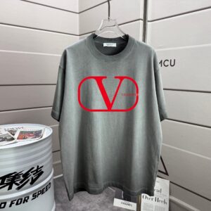 P80 VALENTIN* 华伦天*奴 2026春夏新款 洗水磨破320克圆领短袖tee 男女同款宽松版 颜色 :洗水黑 洗水白 洗水灰 褐色 尺码 :S M L XL XXL 尺码： S （90-130斤） M （120-150斤） L （140-165斤） XL （160-180斤） XXL （180-210斤）