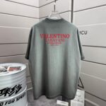 P80 VALENTIN* 华伦天*奴 2026春夏新款 洗水磨破320克圆领短袖tee 男女同款宽松版 颜色 :洗水黑 洗水白 洗水灰 褐色 尺码 :S M L XL XXL 尺码： S （90-130斤） M （120-150斤） L （140-165斤） XL （160-180斤） XXL （180-210斤）