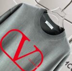 P80 VALENTIN* 华伦天*奴 2026春夏新款 洗水磨破320克圆领短袖tee 男女同款宽松版 颜色 :洗水黑 洗水白 洗水灰 褐色 尺码 :S M L XL XXL 尺码： S （90-130斤） M （120-150斤） L （140-165斤） XL （160-180斤） XXL （180-210斤）