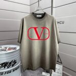 P80 VALENTIN* 华伦天*奴 2026春夏新款 洗水磨破320克圆领短袖tee 男女同款宽松版 颜色 :洗水黑 洗水白 洗水灰 褐色 尺码 :S M L XL XXL 尺码： S （90-130斤） M （120-150斤） L （140-165斤） XL （160-180斤） XXL （180-210斤）