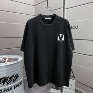 P80 VALENTIN* 华伦天*奴 2026春夏新款 洗水磨破320克圆领短袖tee 男女同款宽松版 颜色 :洗水黑 洗水白 洗水灰 褐色 尺码 :S M L XL XXL 尺码： S （90-130斤） M （120-150斤） L （140-165斤） XL （160-180斤） XXL （180-210斤）