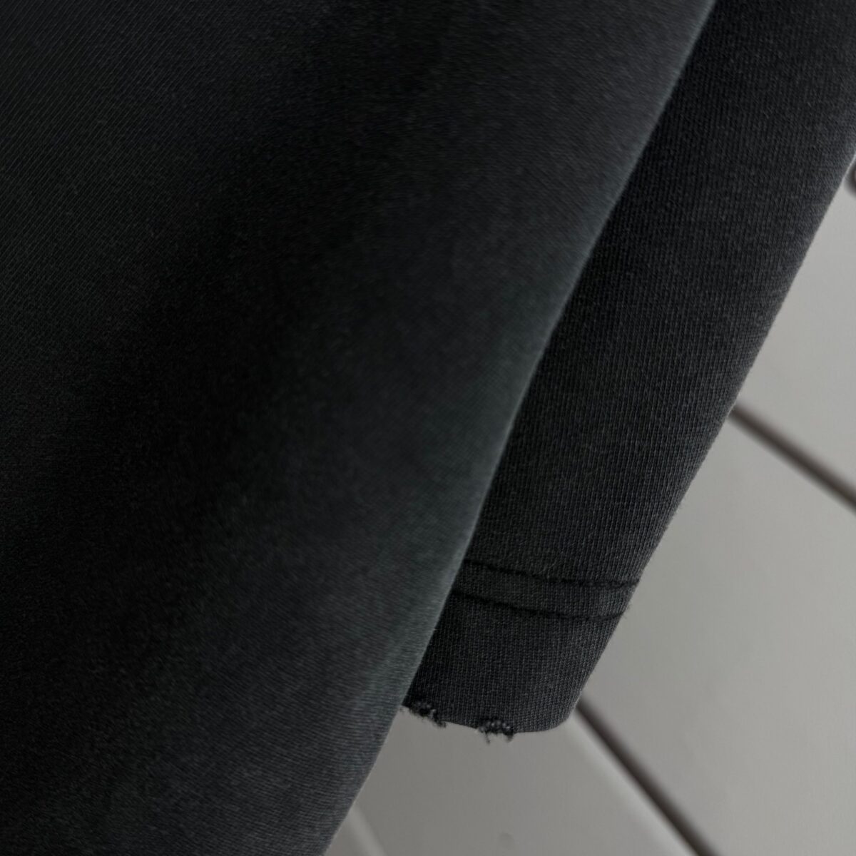 P80 VALENTIN* 华伦天*奴 2026春夏新款 洗水磨破320克圆领短袖tee 男女同款宽松版 颜色 :洗水黑 洗水白 洗水灰 褐色 尺码 :S M L XL XXL 尺码： S （90-130斤） M （120-150斤） L （140-165斤） XL （160-180斤） XXL （180-210斤）