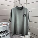 weigou_222826_0_e46f7ba009 P80 VALENTIN* 华伦天*奴 2026春夏新款 洗水磨破320克圆领短袖tee 男女同款宽松版 颜色 :洗水黑 洗水白 洗水灰 褐色 尺码 :S M L XL XXL 尺码: S (90-130斤) M (120-150斤) L (140-165斤) XL (160-180斤) XXL (180-210斤)
