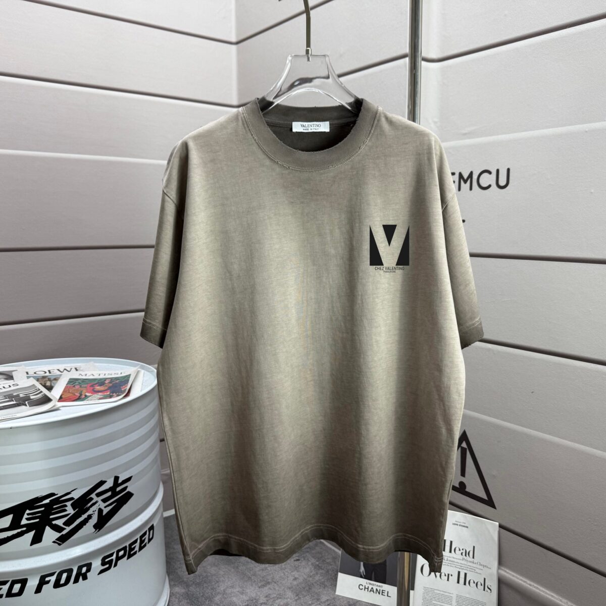 weigou_222841_0_266ec491ff P80 VALENTIN* 华伦天*奴 2026春夏新款 洗水磨破320克圆领短袖tee 男女同款宽松版 颜色 :洗水黑 洗水白 洗水灰 褐色 尺码 :S M L XL XXL 尺码: S (90-130斤) M (120-150斤) L (140-165斤) XL (160-180斤) XXL (180-210斤)