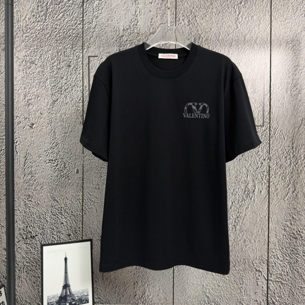 P80 𝙉𝙚𝙬⚜️华伦天奴》 2026春夏新款短袖T恤重磅纯棉 印花烫钻立体压胶个性款 颜色：白色 粉色 黑色 码数：S M L XL XXL