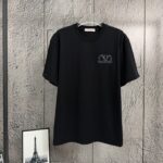 P80 𝙉𝙚𝙬⚜️华伦天奴》 2026春夏新款短袖T恤重磅纯棉 印花烫钻立体压胶个性款 颜色：白色 粉色 黑色 码数：S M L XL XXL