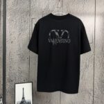 P80 𝙉𝙚𝙬⚜️华伦天奴》 2026春夏新款短袖T恤重磅纯棉 印花烫钻立体压胶个性款 颜色：白色 粉色 黑色 码数：S M L XL XXL