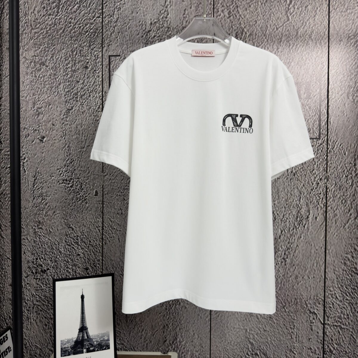 P80 𝙉𝙚𝙬⚜️华伦天奴》 2026春夏新款短袖T恤重磅纯棉 印花烫钻立体压胶个性款 颜色：白色 粉色 黑色 码数：S M L XL XXL