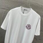 P80 Moncle* 蒙口*2026 春夏新款 经典图标字母立体植绒工艺 定制双纱平纹纯棉面料 短袖T恤 男女同款 颜色：黑色 白色 尺码： S （90-130斤） M （120-150斤） L （140-165斤） XL （160-180斤） XXL （180-210斤）