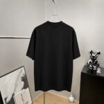 P75 moncle～ 蒙口logo刺绣字母徽章 《区别通货面料》7a抗菌短袖tee 负离子上身十分舒适，男女同款半袖，落肩宽松版型 颜色: 黑色 白色 咖啡色 尺码：S（90-130斤） M（125-150斤） L（135-165斤） XL（160-190斤） XXL（185-220斤）