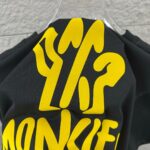 P80 Moncle* 蒙口*2026 春夏新款 经典图标字母立体植绒工艺 定制双纱平纹纯棉面料 短袖T恤 男女同款 颜色：黑色 白色 尺码： S （90-130斤） M （120-150斤） L （140-165斤） XL （160-180斤） XXL （180-210斤）