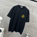 P80 Moncle* 蒙口*2026 春夏新款 经典图标字母立体植绒工艺 定制双纱平纹纯棉面料 短袖T恤 男女同款 颜色：黑色 白色 尺码： S （90-130斤） M （120-150斤） L （140-165斤） XL （160-180斤） XXL （180-210斤）