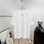 weigou_223026_0_234d5085bd P75 moncle~ 蒙口logo刺绣字母徽章 《区别通货面料》7a抗菌短袖tee 负离子上身十分舒适,男女同款半袖,落肩宽松版型 颜色: 黑色 白色 咖啡色 尺码:S(90-130斤) M(125-150斤) L(135-165斤) XL(160-190斤) XXL(185-220斤)