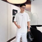 weigou_223026_5_52256c183e P75 moncle~ 蒙口logo刺绣字母徽章 《区别通货面料》7a抗菌短袖tee 负离子上身十分舒适,男女同款半袖,落肩宽松版型 颜色: 黑色 白色 咖啡色 尺码:S(90-130斤) M(125-150斤) L(135-165斤) XL(160-190斤) XXL(185-220斤)