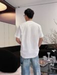 weigou_223026_8_8aeafd0645 P75 moncle~ 蒙口logo刺绣字母徽章 《区别通货面料》7a抗菌短袖tee 负离子上身十分舒适,男女同款半袖,落肩宽松版型 颜色: 黑色 白色 咖啡色 尺码:S(90-130斤) M(125-150斤) L(135-165斤) XL(160-190斤) XXL(185-220斤)