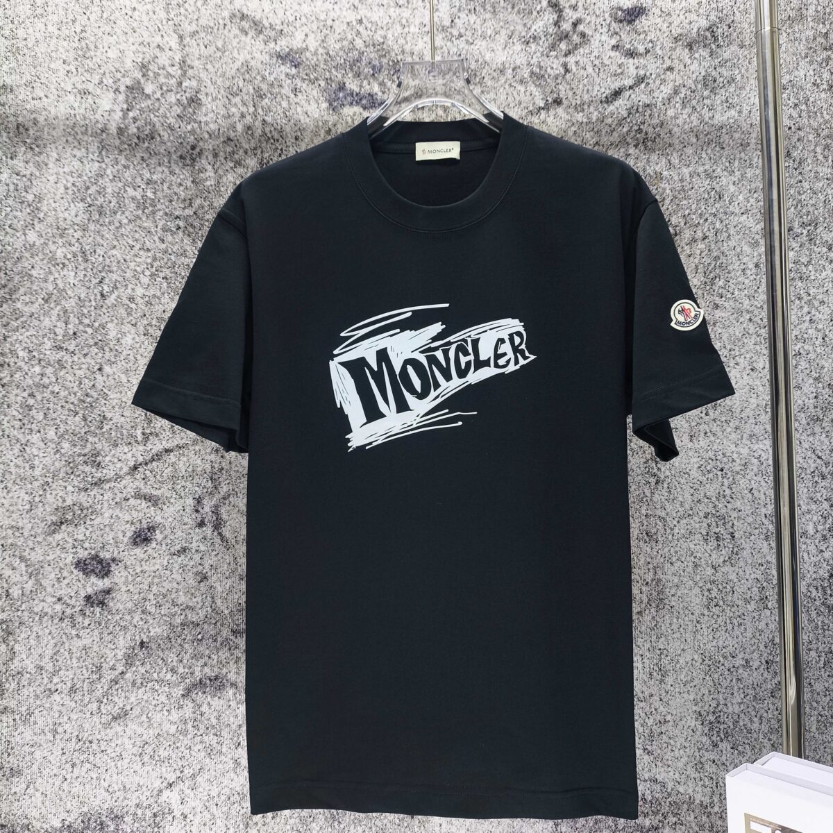 P70 MONCLE* 蒙口* 新款短袖T恤 经典字母植绒logo 宽松版型男女同款 尺码 S M L XL XXL 黑色 白色 藏青色