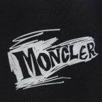 P70 MONCLE* 蒙口* 新款短袖T恤 经典字母植绒logo 宽松版型男女同款 尺码 S M L XL XXL 黑色 白色 藏青色