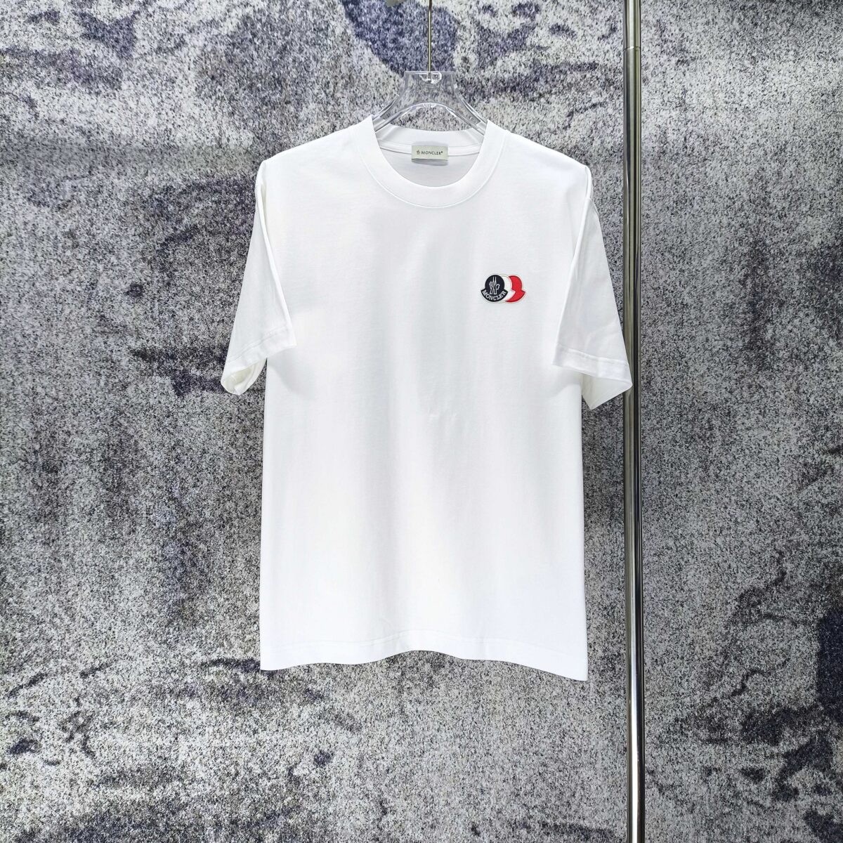 P70 MONCLE* 蒙口* 2026新款 刺绣章仔logo 短袖t恤 宽松版型男女同款 尺码 S M L XL XXL 黑色 白色 藏青色 灰色