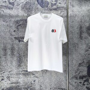 weigou_223131_0_ef18268e23 P70 MONCLE* 蒙口* 2026新款 刺绣章仔logo 短袖t恤 宽松版型男女同款 尺码 S M L XL XXL 黑色 白色 藏青色 灰色