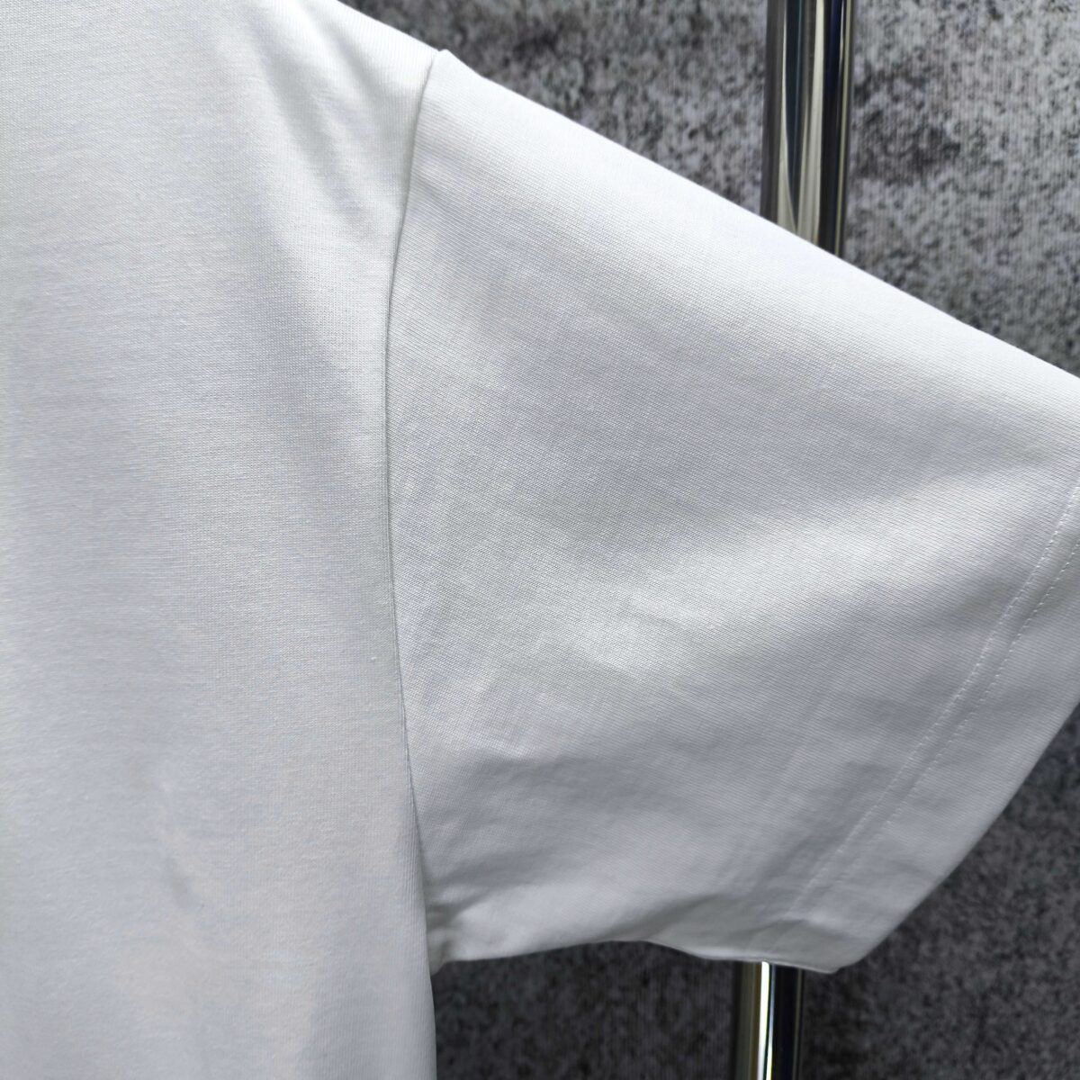 P70 MONCLE* 蒙口* 2026新款 刺绣章仔logo 短袖t恤 宽松版型男女同款 尺码 S M L XL XXL 黑色 白色 藏青色 灰色