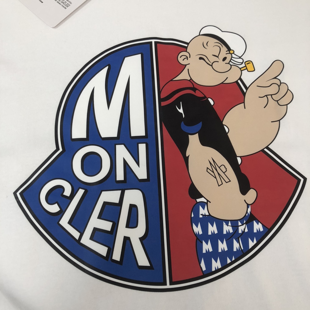 weigou_223137_4_912d3e0338 P75 💥 MONCLER 蒙口 夏季新款圆领短袖T恤!270克重磅高端纯棉面料,手感质感都极完美!修身裁剪设计干净利落!时尚又好看!走线做工非常精致!版型效果超赞!而且透气性能超强!任何年龄阶段都可轻松驾驭,男士衣橱里必备的单品。 颜色: 米白 黑色 码数:M-3XL (下单请报身高体重)