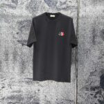 P70 MONCLE* 蒙口* 2026新款 刺绣章仔logo 短袖t恤 宽松版型男女同款 尺码 S M L XL XXL 黑色 白色 藏青色 灰色