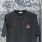 P70 MONCLE* 蒙口* 2026新款 刺绣章仔logo 短袖t恤 宽松版型男女同款 尺码 S M L XL XXL 黑色 白色 藏青色 灰色