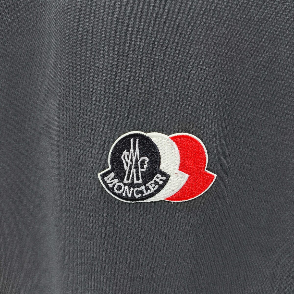 P70 MONCLE* 蒙口* 2026新款 刺绣章仔logo 短袖t恤 宽松版型男女同款 尺码 S M L XL XXL 黑色 白色 藏青色 灰色