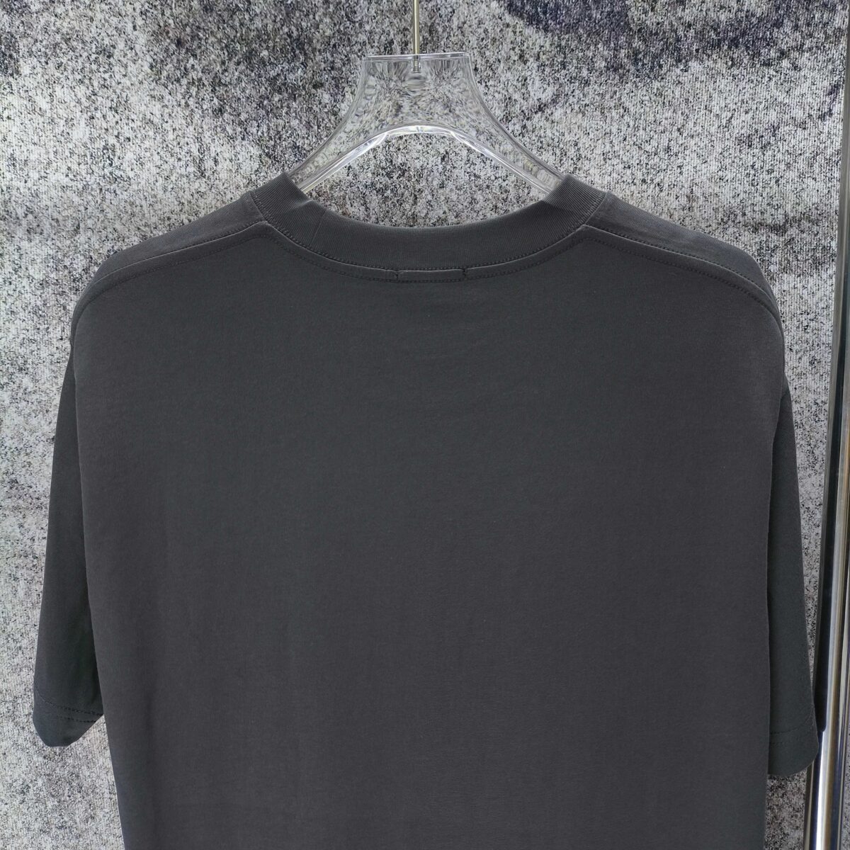 P70 MONCLE* 蒙口* 2026新款 刺绣章仔logo 短袖t恤 宽松版型男女同款 尺码 S M L XL XXL 黑色 白色 藏青色 灰色