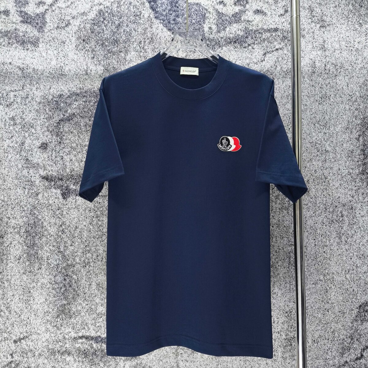P70 MONCLE* 蒙口* 2026新款 刺绣章仔logo 短袖t恤 宽松版型男女同款 尺码 S M L XL XXL 黑色 白色 藏青色 灰色