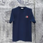P70 MONCLE* 蒙口* 2026新款 刺绣章仔logo 短袖t恤 宽松版型男女同款 尺码 S M L XL XXL 黑色 白色 藏青色 灰色