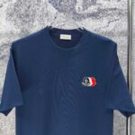 P70 MONCLE* 蒙口* 2026新款 刺绣章仔logo 短袖t恤 宽松版型男女同款 尺码 S M L XL XXL 黑色 白色 藏青色 灰色