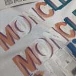 P75 💥 MON*CLER 蒙口 最新款情侣款品牌logo印花图案圆领短袖 情侣T恤～～ 春夏新品 高品质 🔥🔥时尚百搭潮款 定制进口面料 ！穿着舒适 透气 时尚不失个性 上身休闲随性 帅气有型 彰显大牌气质! 颜色：黑色 米白 尺码：M-3XL (下单请报身高体重)