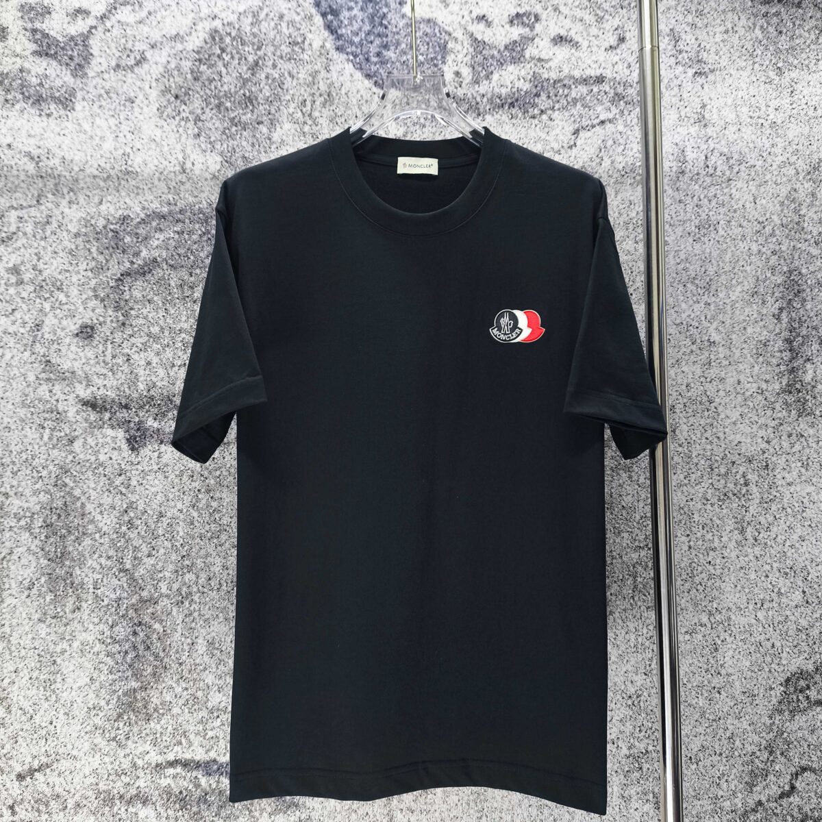 P70 MONCLE* 蒙口* 2026新款 刺绣章仔logo 短袖t恤 宽松版型男女同款 尺码 S M L XL XXL 黑色 白色 藏青色 灰色