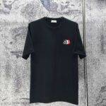 P70 MONCLE* 蒙口* 2026新款 刺绣章仔logo 短袖t恤 宽松版型男女同款 尺码 S M L XL XXL 黑色 白色 藏青色 灰色