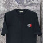 P70 MONCLE* 蒙口* 2026新款 刺绣章仔logo 短袖t恤 宽松版型男女同款 尺码 S M L XL XXL 黑色 白色 藏青色 灰色