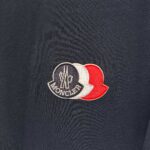 P70 MONCLE* 蒙口* 2026新款 刺绣章仔logo 短袖t恤 宽松版型男女同款 尺码 S M L XL XXL 黑色 白色 藏青色 灰色