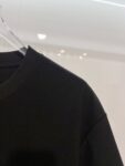 weigou_223381_5_ac7504cf4e P80 MONCLER/蒙口 高品质300克圆领短袖T恤 品牌经典 简约 撞色LOGO刺绣字母 男女同款 2026ss早春官方同步 高版本 高品质 时尚个性 百搭潮流 套装 纯原品质 原版面料 吊牌 领标 水洗麦 三标齐全 颜色: 黑色.白色. 尺码:S M L XL